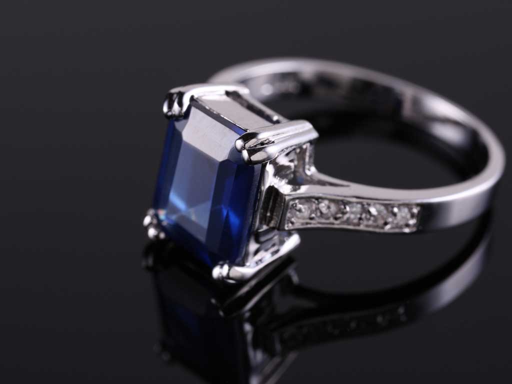 How to Remove Scratches From Gemstone Ring